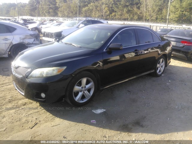 4T1BF3EK3BU192895 - 2011 TOYOTA CAMRY SE/LE/XLE შავი ფოტო 2