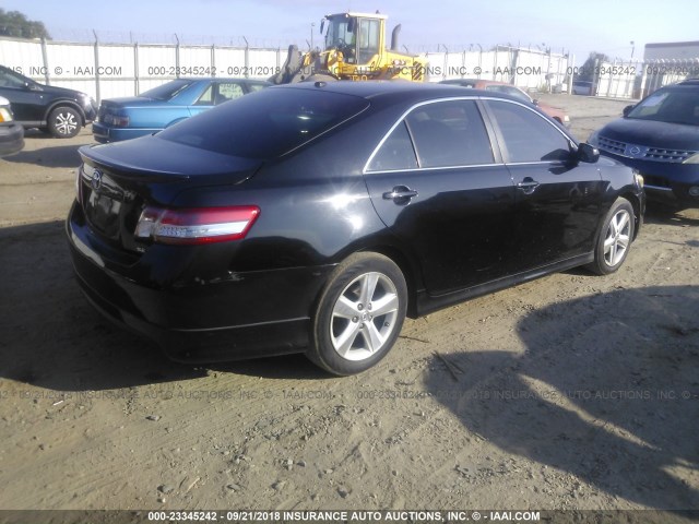 4T1BF3EK3BU192895 - 2011 TOYOTA CAMRY SE/LE/XLE შავი ფოტო 4