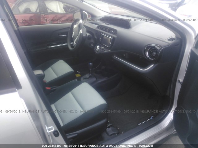 JTDKDTB34H1598556 - 2017 TOYOTA PRIUS C SILVER photo 5