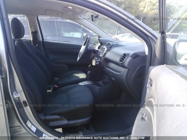 ML32F3FJ2HHF15657 - 2017 MITSUBISHI MIRAGE G4 ES ნაცრისფერი ფოტო 5