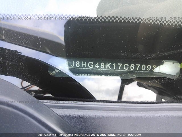 1J8HG48K17C670931 - 2007 JEEP COMMANDER SILVER photo 9