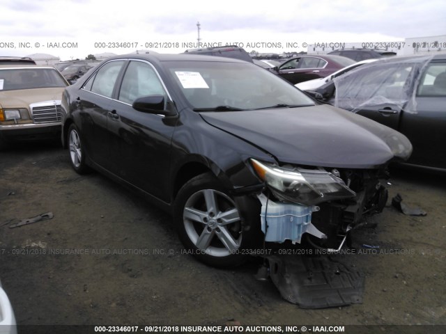 4T1BF1FK7CU053549 - 2012 TOYOTA CAMRY SE/LE/XLE შავი ფოტო 1