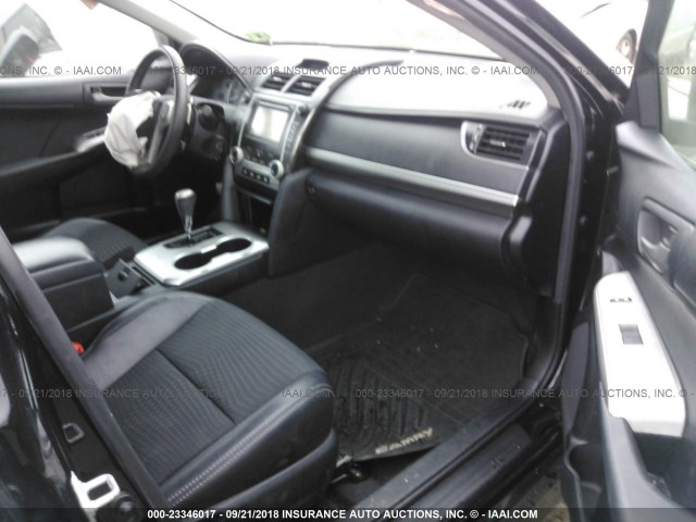 4T1BF1FK7CU053549 - 2012 TOYOTA CAMRY SE/LE/XLE შავი ფოტო 5