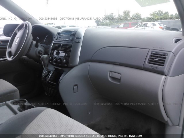 5TDKK4CC8AS320892 - 2010 TOYOTA SIENNA CE/LE SILVER photo 5