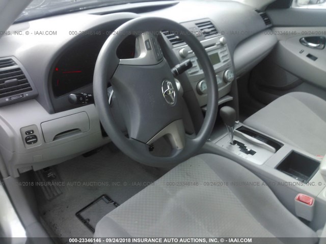 4T1BE46K19U344528 - 2009 TOYOTA CAMRY SE/LE/XLE ვერცხლისფერი ფოტო 5
