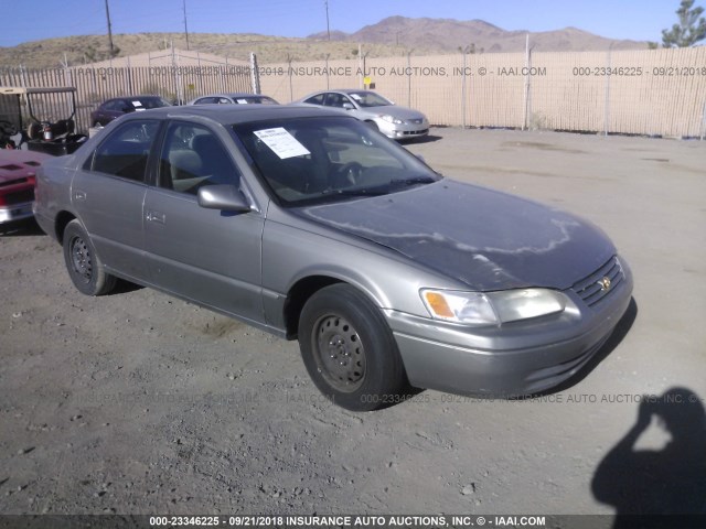 JT2BG22K3V0028812 - 1997 TOYOTA CAMRY LE/XLE SILVER photo 1