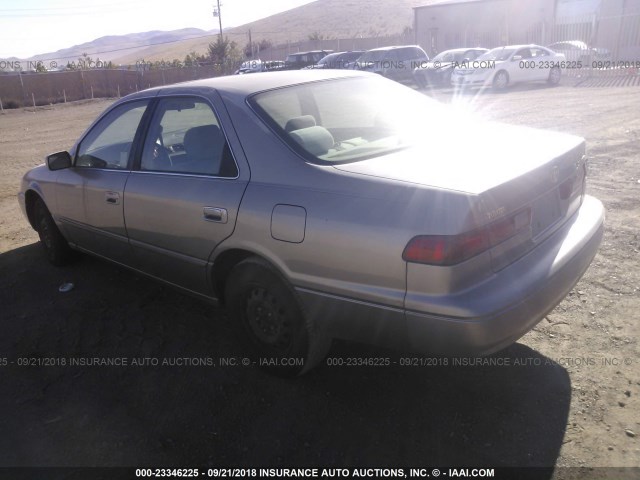 JT2BG22K3V0028812 - 1997 TOYOTA CAMRY LE/XLE SILVER photo 3