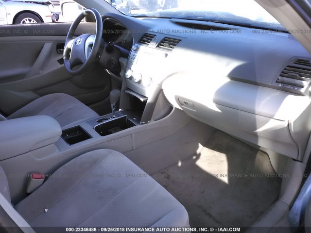 4T4BE46K48R027833 - 2008 TOYOTA CAMRY CE/LE/XLE/SE Light Blue photo 5