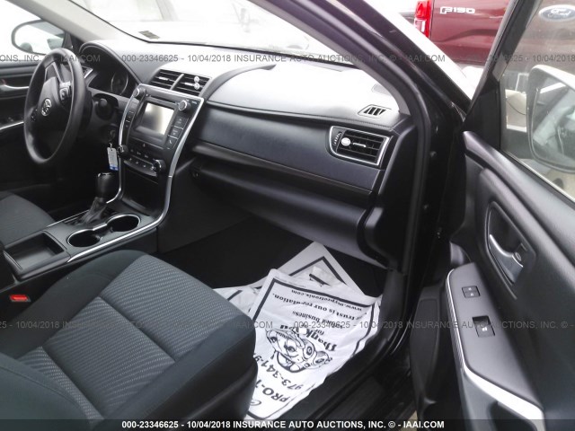 4T4BF1FK6GR540124 - 2016 TOYOTA CAMRY LE/XLE/SE/XSE BLACK photo 5