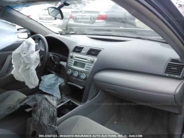 4T1BE46K99U865447 - 2009 TOYOTA CAMRY SE/LE/XLE GRAY photo 5