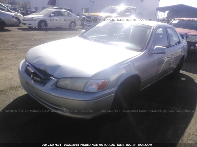 4T1BG28K3YU688288 - 2000 TOYOTA CAMRY CE/LE/XLE 银色 照片 2
