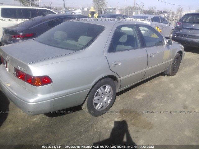 4T1BG28K3YU688288 - 2000 TOYOTA CAMRY CE/LE/XLE 银色 照片 4