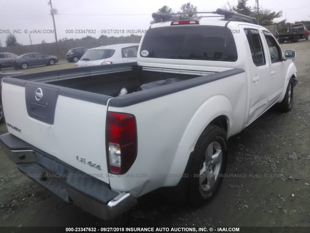 1N6AD09W28C427994 - 2008 NISSAN FRONTIER CREW CAB LE/SE/OFF ROAD WHITE photo 4