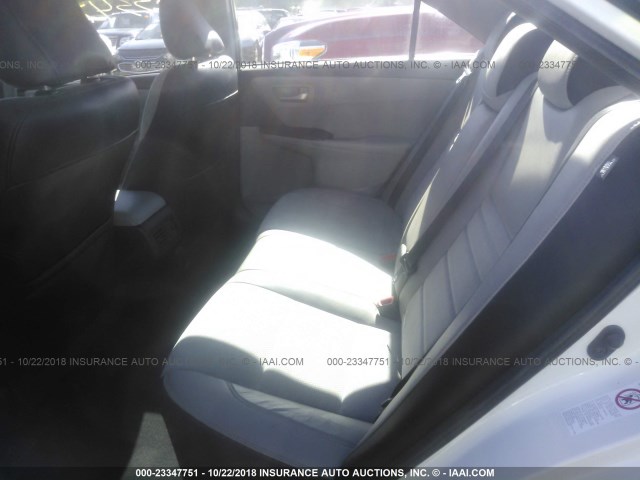 4T1BF1FK6HU663174 - 2017 TOYOTA CAMRY LE/XLE/SE/XSE WHITE photo 8