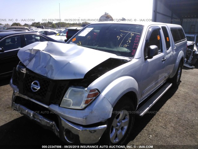 1N6AD0CU0BC408410 - 2011 NISSAN FRONTIER SV/PRO-4X SILVER photo 2