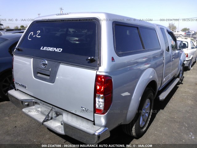 1N6AD0CU0BC408410 - 2011 NISSAN FRONTIER SV/PRO-4X SILVER photo 4