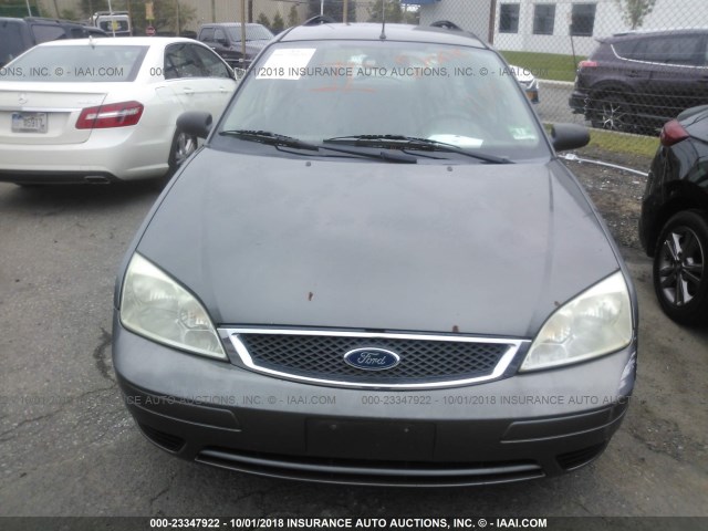 1FAHP36N25W239997 - 2005 FORD FOCUS ZXW GRAY photo 6