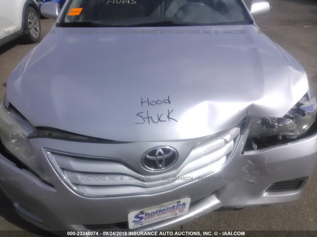 4T1BF3EK6BU701832 - 2011 TOYOTA CAMRY SE/LE/XLE ვერცხლისფერი ფოტო 10