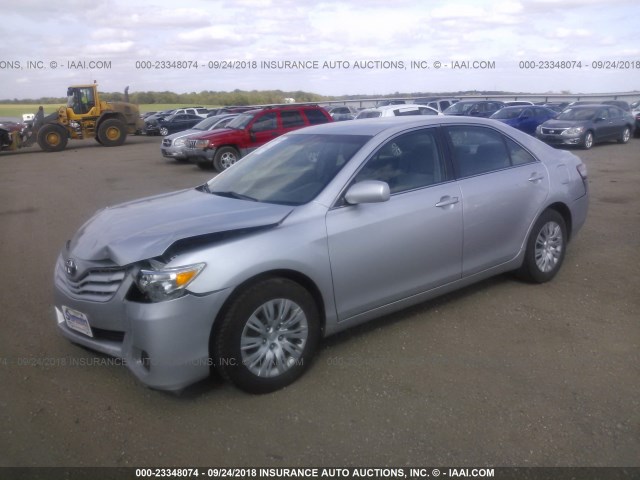 4T1BF3EK6BU701832 - 2011 TOYOTA CAMRY SE/LE/XLE ვერცხლისფერი ფოტო 2