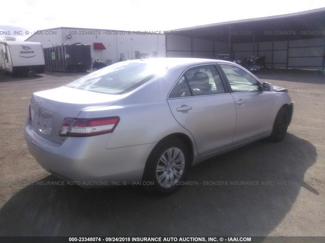 4T1BF3EK6BU701832 - 2011 TOYOTA CAMRY SE/LE/XLE ვერცხლისფერი ფოტო 4