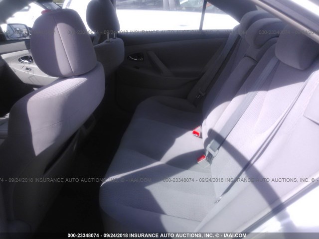 4T1BF3EK6BU701832 - 2011 TOYOTA CAMRY SE/LE/XLE ვერცხლისფერი ფოტო 8