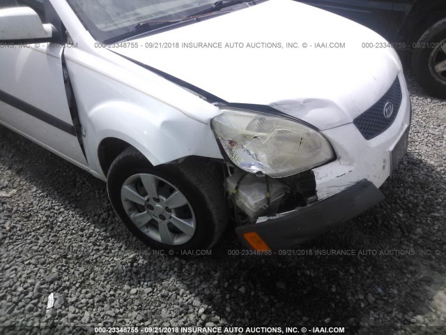 KNADE123X66156792 - 2006 KIA RIO WHITE photo 6