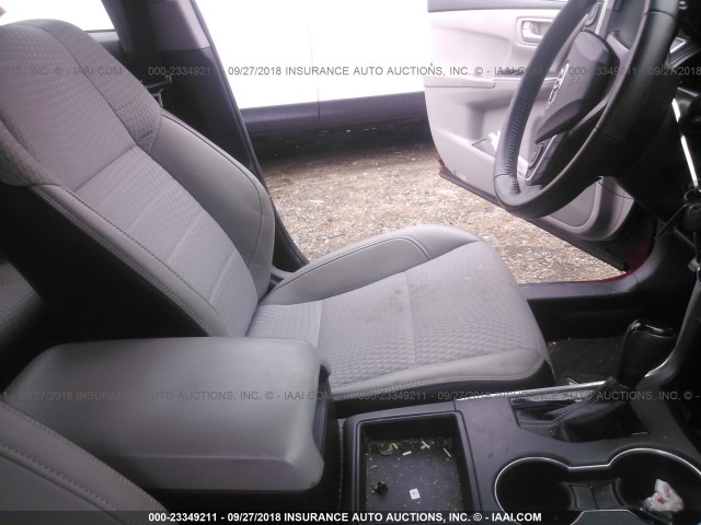 4T1BF1FK7FU924924 - 2015 TOYOTA CAMRY LE/XLE/SE/XSE RED photo 5