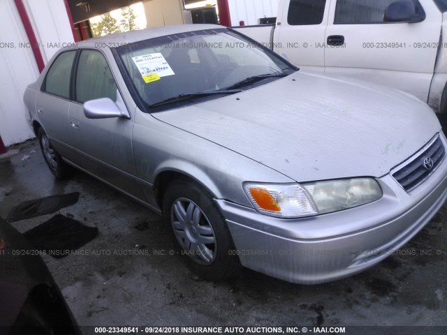 JT2BG22KX10601229 - 2001 TOYOTA CAMRY CE/LE/XLE 银色 照片 1