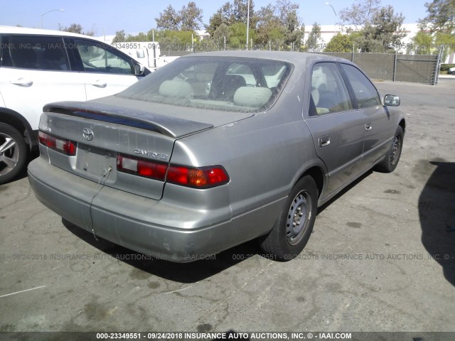 JT2BG22K6W0228617 - 1998 TOYOTA CAMRY CE/LE/XLE 灰色 照片 4