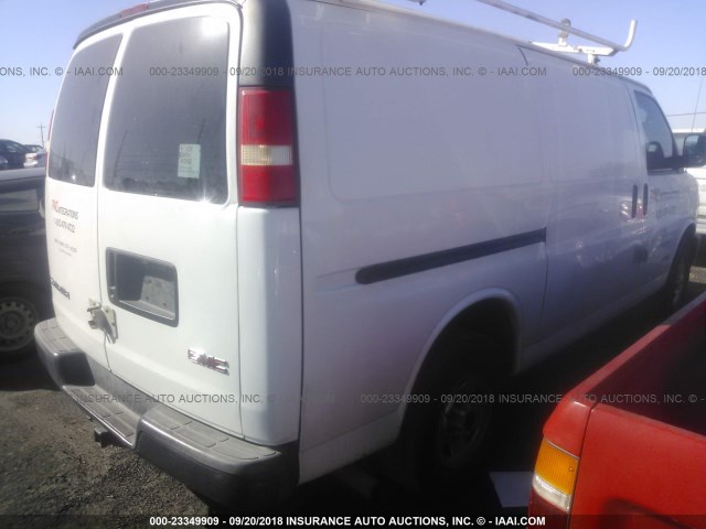 1GTGG25V841244554 - 2004 GMC SAVANA G2500 WHITE photo 4