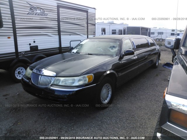 1L1FM81W82Y603389 - 2002 LINCOLN TOWN CAR EXECUTIVE BLACK photo 2