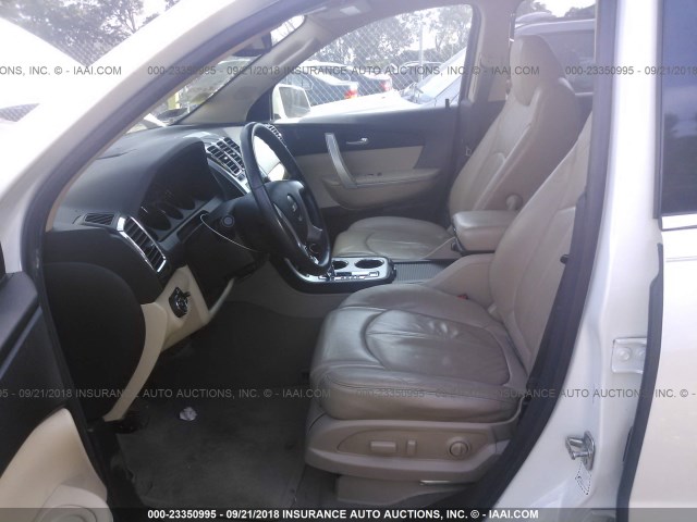 1GKLRMED5AJ174197 - 2010 GMC ACADIA SLT-1 WHITE photo 5