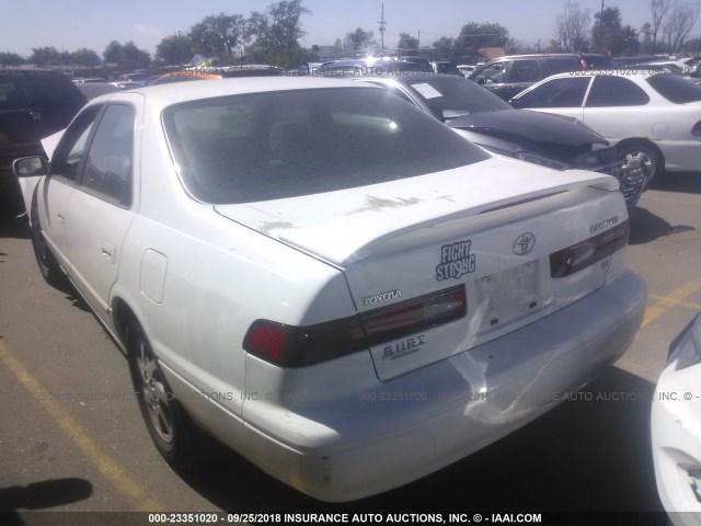 JT2BF28K6X0148309 - 1999 TOYOTA CAMRY LE/XLE 白色 照片 3