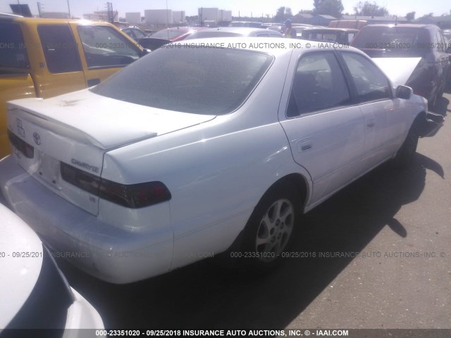 JT2BF28K6X0148309 - 1999 TOYOTA CAMRY LE/XLE 白色 照片 4