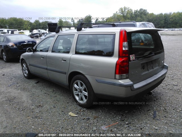 YV1SW58D721256137 - 2002 VOLVO V70 2.4T GOLD photo 3