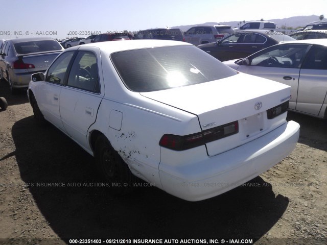 JT2BG22K0W0143756 - 1998 TOYOTA CAMRY CE/LE/XLE 白色 照片 3