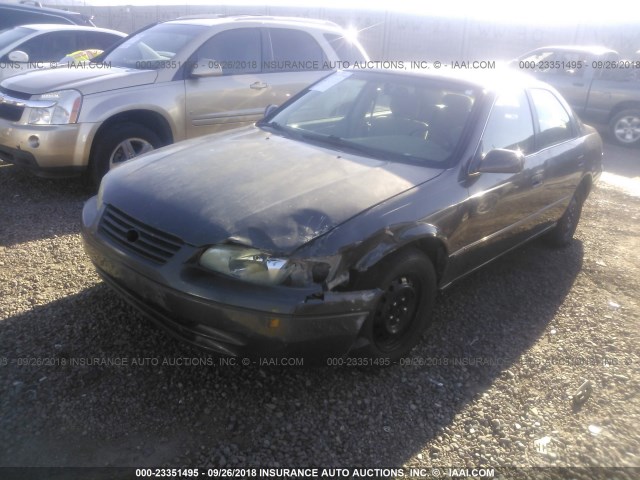 JT2BG22K6V0096263 - 1997 TOYOTA CAMRY LE/XLE GRAY photo 2