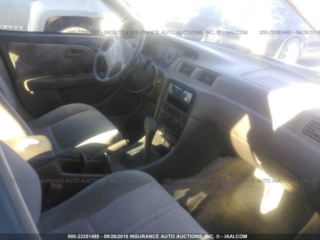 JT2BG22K6V0096263 - 1997 TOYOTA CAMRY LE/XLE GRAY photo 5