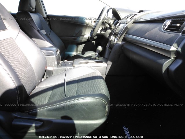 4T1BF1FK3CU511801 - 2012 TOYOTA CAMRY SE/LE/XLE 深蓝色 照片 5