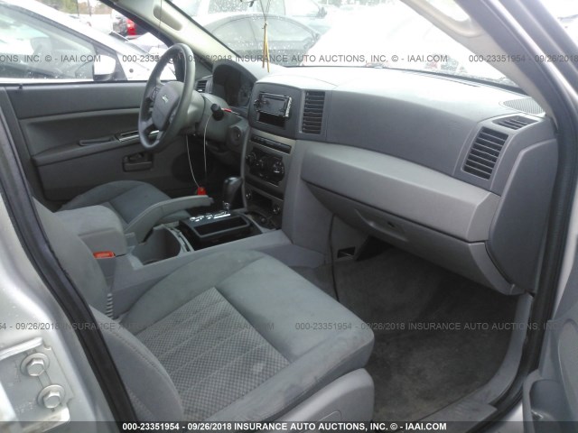 1J4GS48K45C663237 - 2005 JEEP GRAND CHEROKEE LAREDO/COLUMBIA/FREEDOM 银色 照片 5