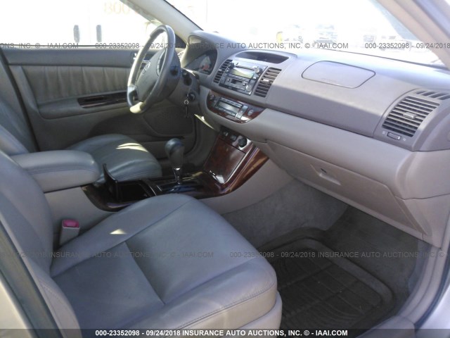 4T1BE30K85U403183 - 2005 TOYOTA CAMRY LE/XLE/SE Бежевый фото 5