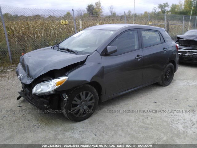 2T1KU4EE8BC542142 - 2011 TOYOTA COROLLA MATRIX  GRAY photo 2