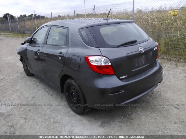 2T1KU4EE8BC542142 - 2011 TOYOTA COROLLA MATRIX  GRAY photo 3