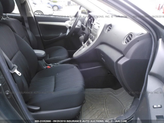 2T1KU4EE8BC542142 - 2011 TOYOTA COROLLA MATRIX  GRAY photo 5