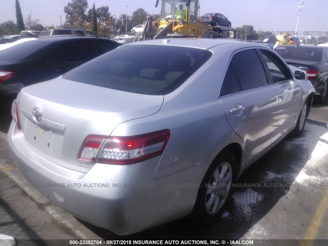 4T1BF3EK1BU712270 - 2011 TOYOTA CAMRY SE/LE/XLE ვერცხლისფერი ფოტო 4