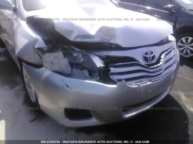 4T1BF3EK1BU712270 - 2011 TOYOTA CAMRY SE/LE/XLE ვერცხლისფერი ფოტო 6