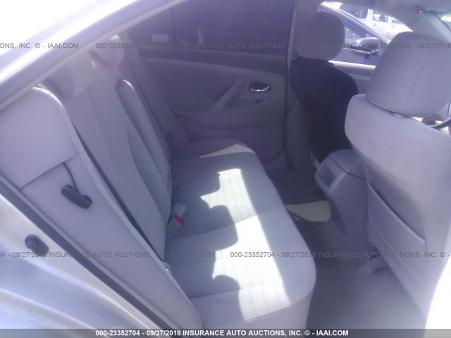 4T1BF3EK1BU712270 - 2011 TOYOTA CAMRY SE/LE/XLE ვერცხლისფერი ფოტო 8