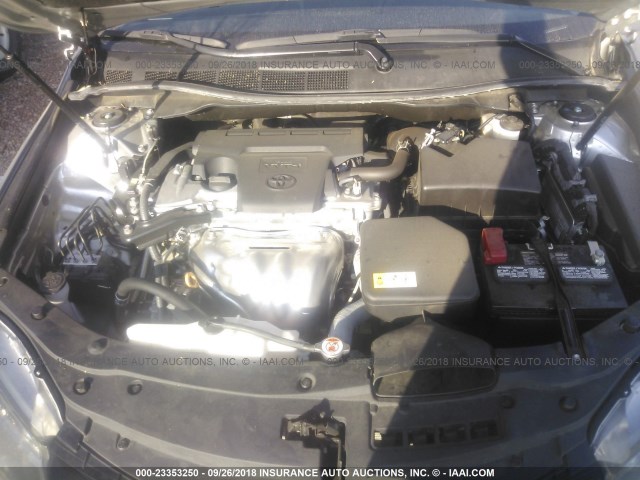 4T1BF1FK5HU409102 - 2017 TOYOTA CAMRY LE/XLE/SE/XSE SILVER photo 10