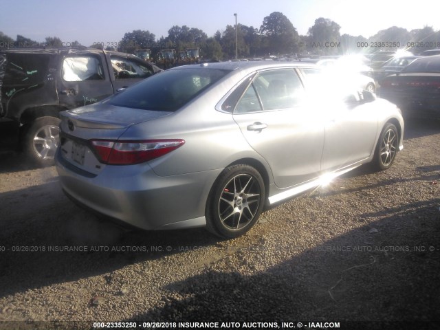 4T1BF1FK5HU409102 - 2017 TOYOTA CAMRY LE/XLE/SE/XSE SILVER photo 4