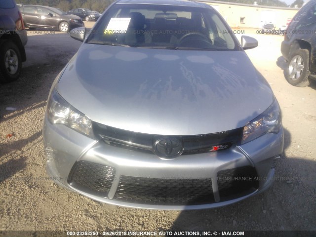 4T1BF1FK5HU409102 - 2017 TOYOTA CAMRY LE/XLE/SE/XSE SILVER photo 6